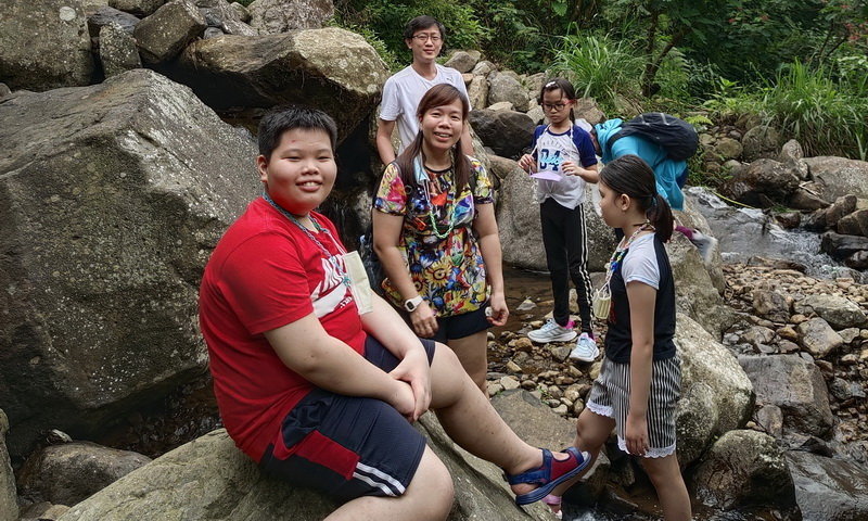 family trekking puncak